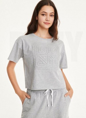 DKNY Embossed Logo Jersey T-shirts Damen Hellgrau | Austria_D0498